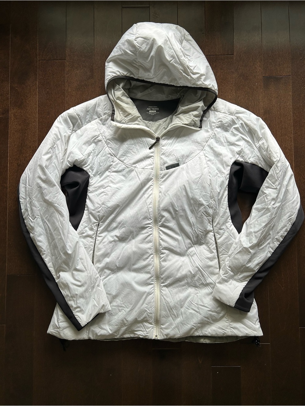 Arc’teryx Women’s White Frost Lightweight Coreloft Insulated Ceva Jacket